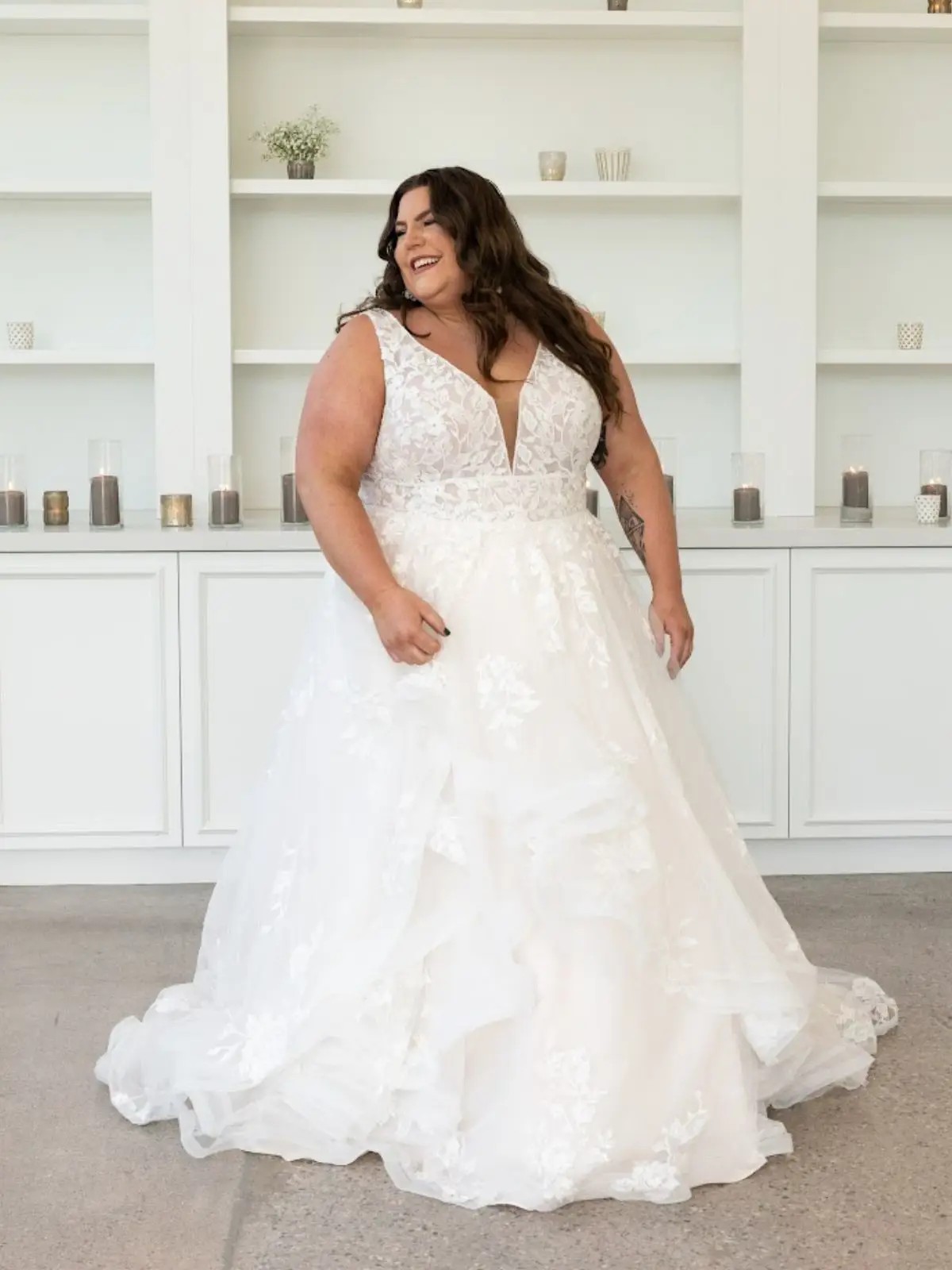 Model wearing Essense of Australia D3384