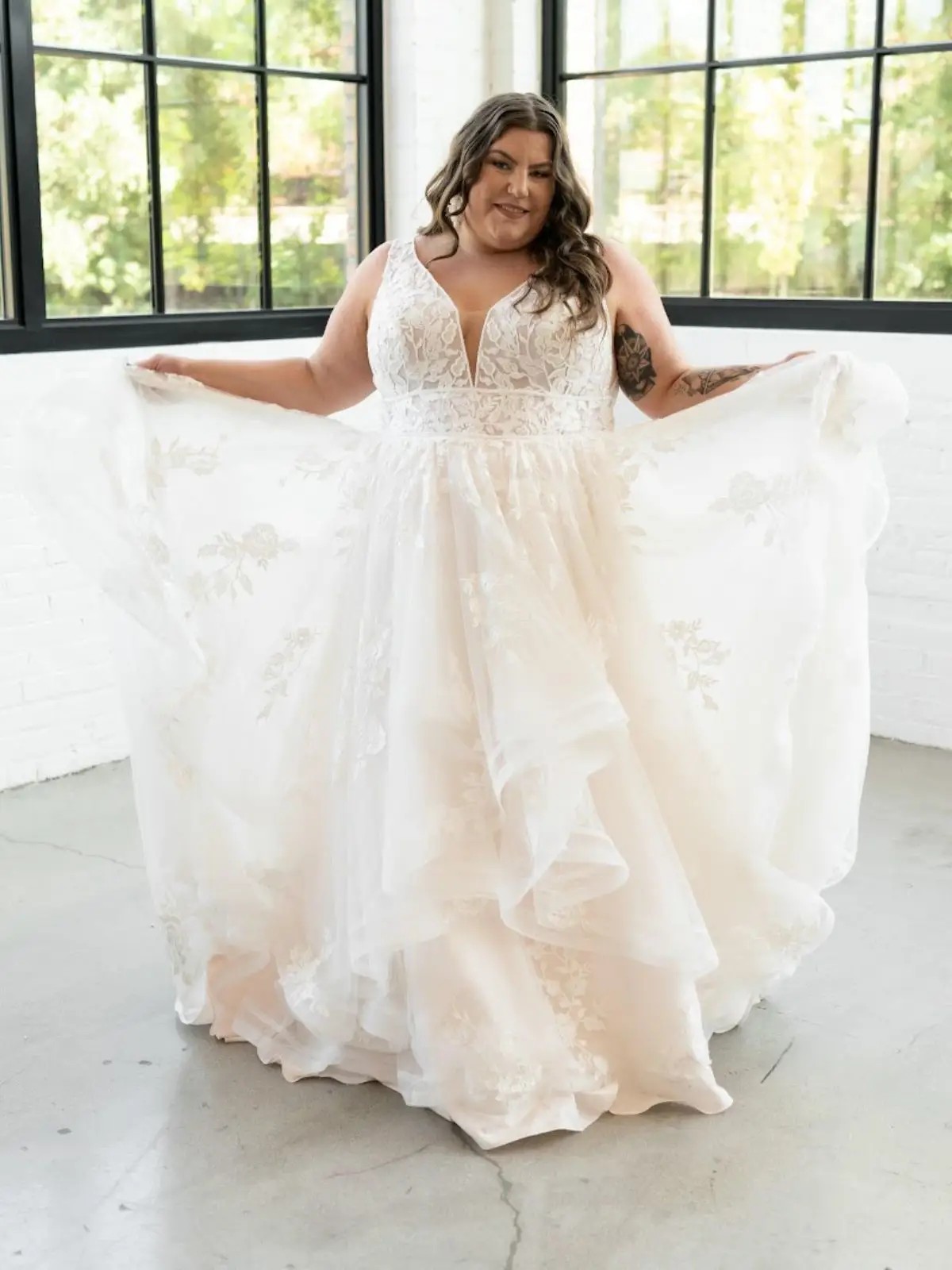 Model wearing Essense of Australia D3384