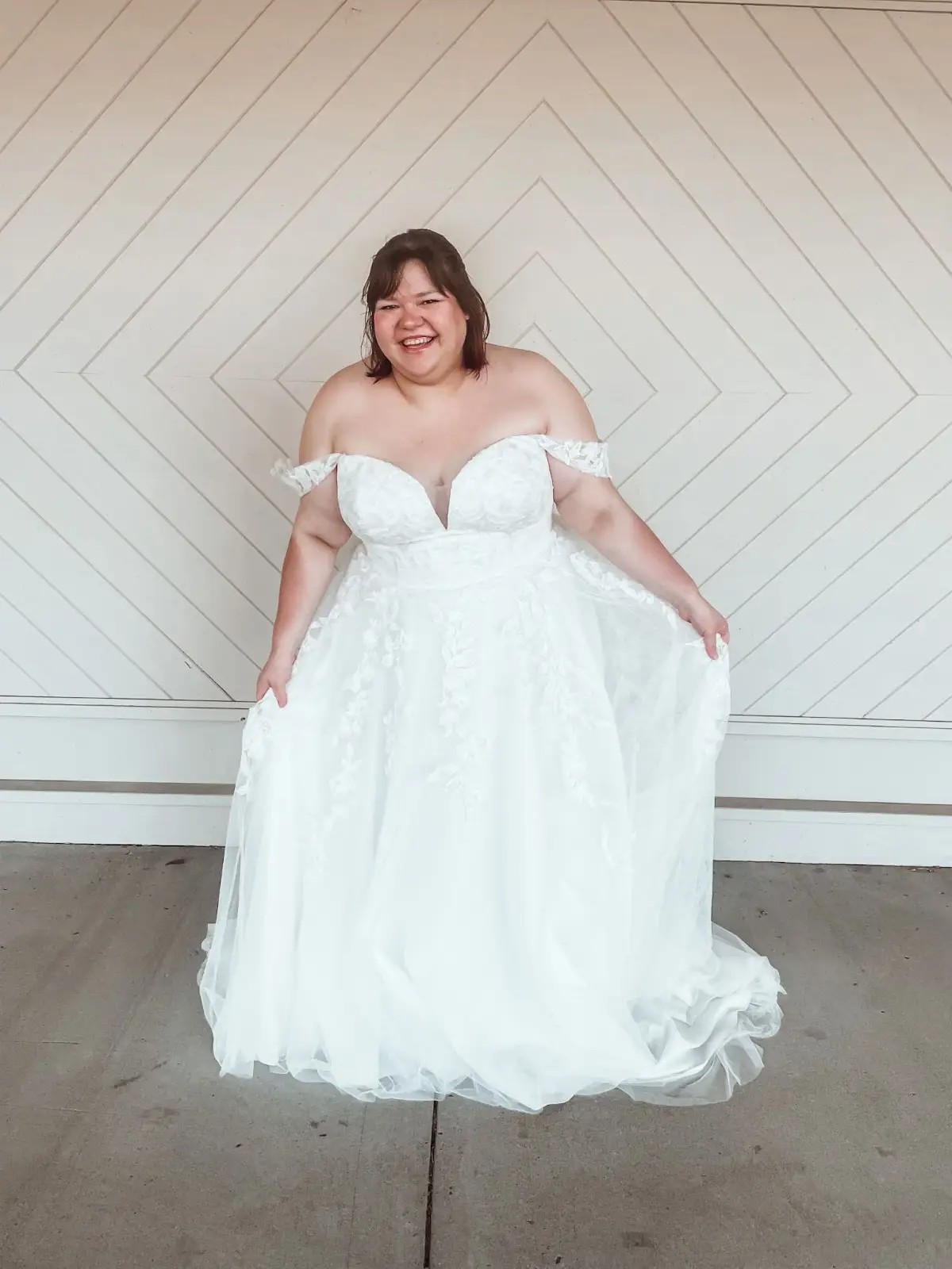 Model wearing Stella York style #7332