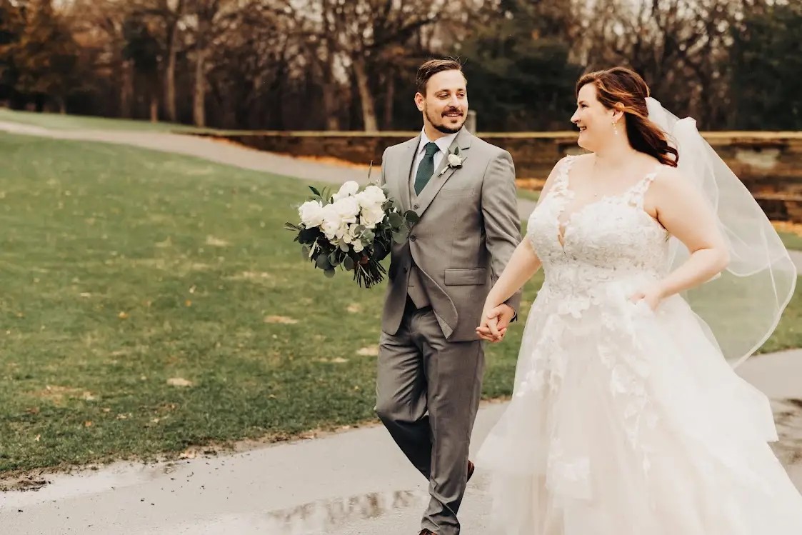 Luxe Bride Bailey + Davis. Desktop Image