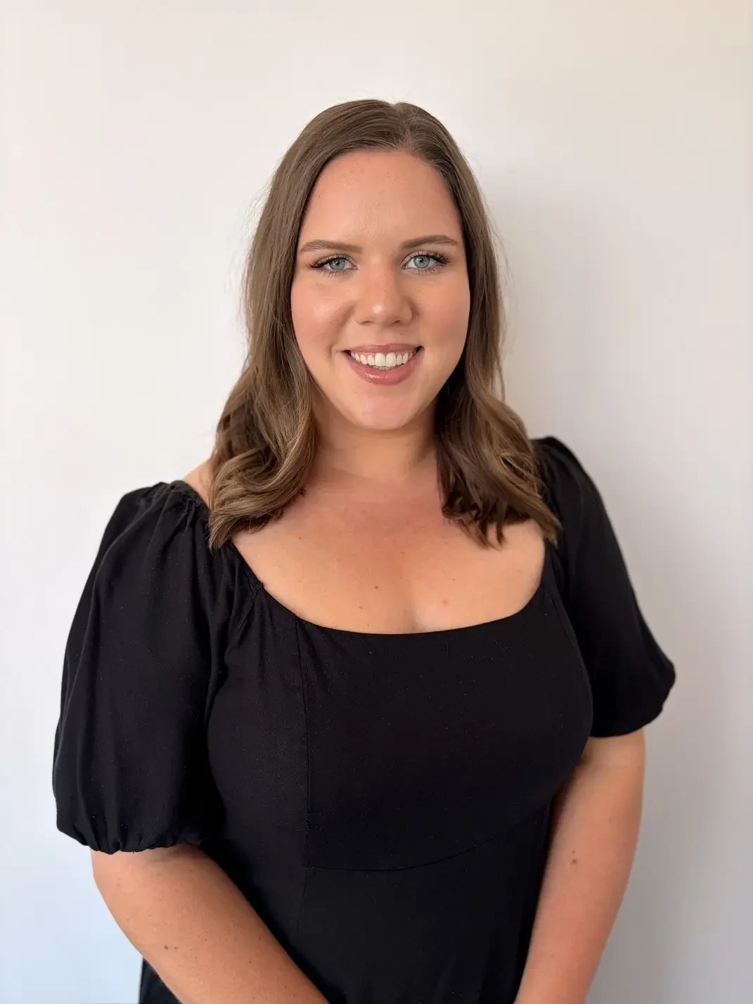 LINDSEY | Sr. Bridal Stylist