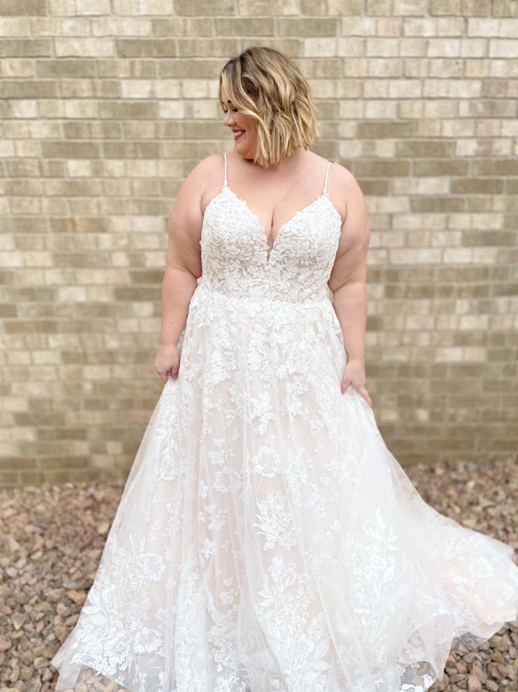 Plus Size Wedding Dresses in Eagan | Luxe Bridal Boutique